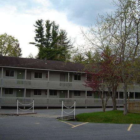 Lake George Suites Екстер'єр фото
